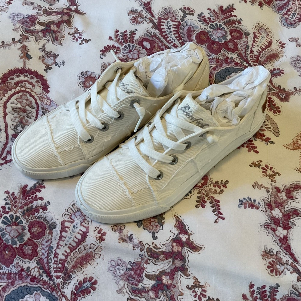 Women's White Blowfish Malibu Canvas Sneakers - Picture 4 of 5